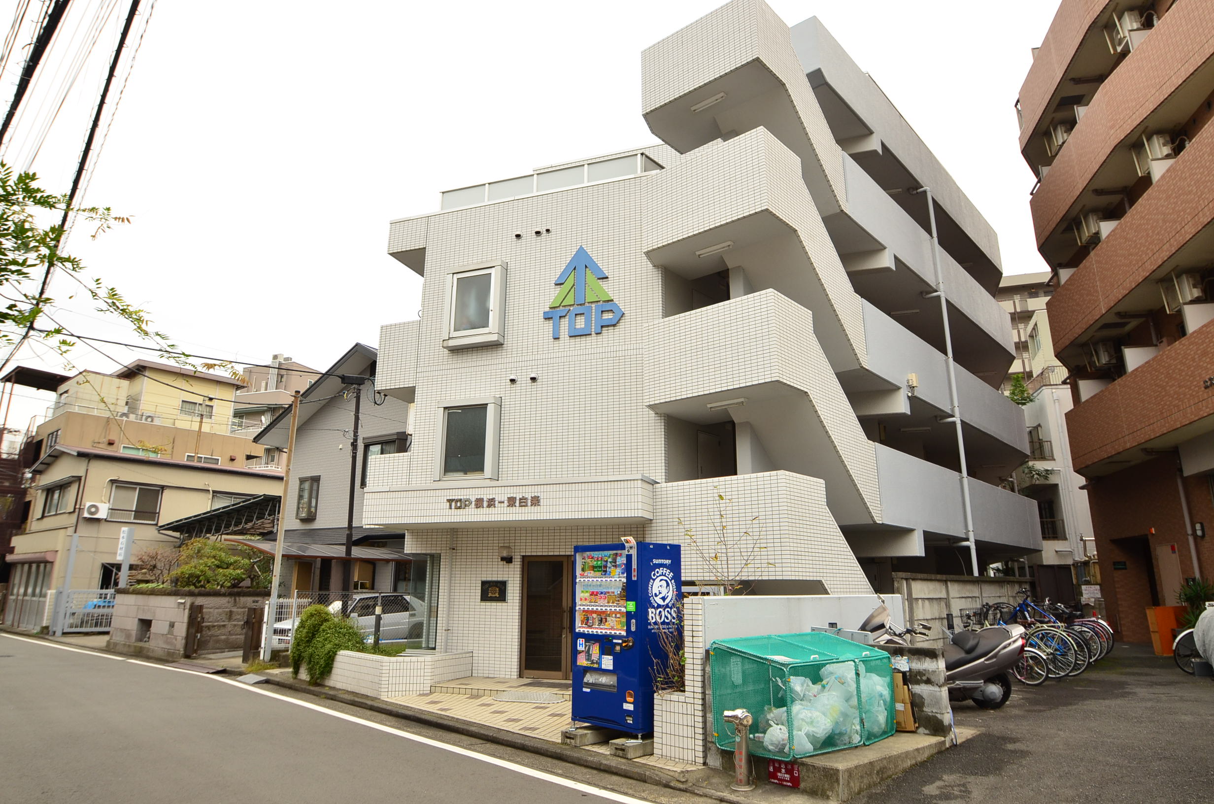 東都マンスリー　TOP横浜東白楽　JR京浜東北線・横浜線「東神奈川駅」徒歩7分、東急東横線「東白楽駅」徒歩5分、京急本線「京急東神奈川駅」徒歩9分！3路線利用可能な好立地！