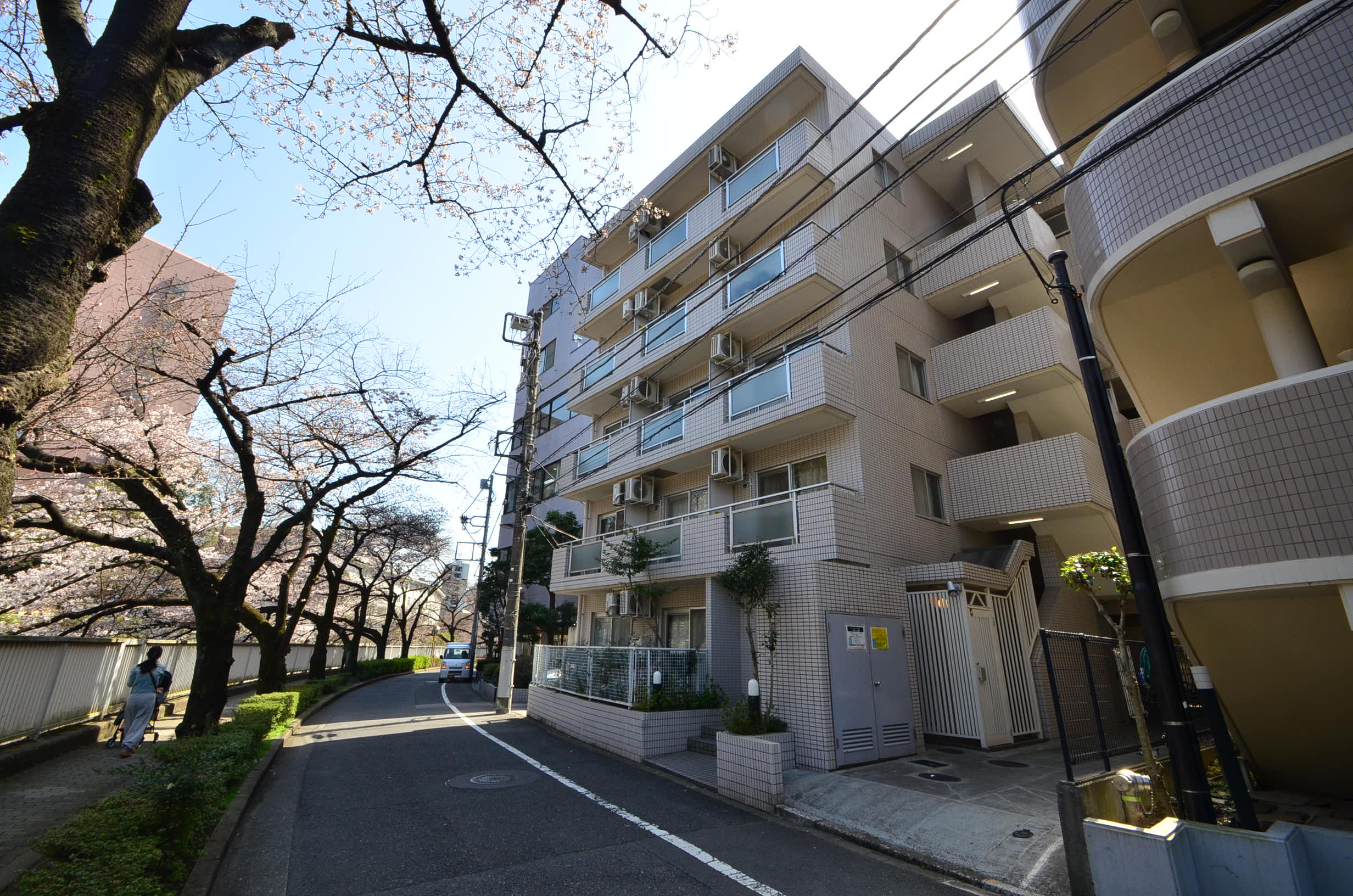 7844東都マンスリー　プレール市ヶ谷納戸町　<br>有楽町線・南北線　市ヶ谷駅　徒歩７分　<br>大江戸線　牛込神楽坂駅　徒歩６分　<br>東西線　神楽坂駅　徒歩１０分　<br>４線３駅利用可能な好立地！　<br>東都のハイグレードマンスリー